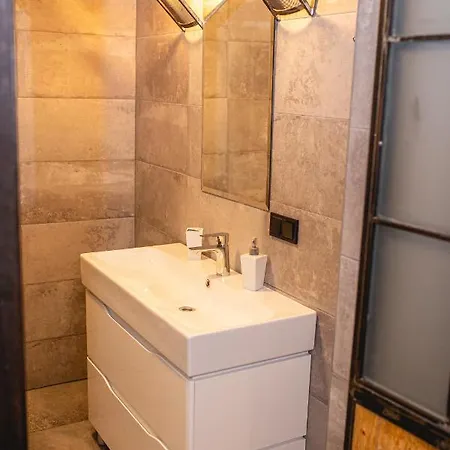 Apartment Vysoka Khata2 *